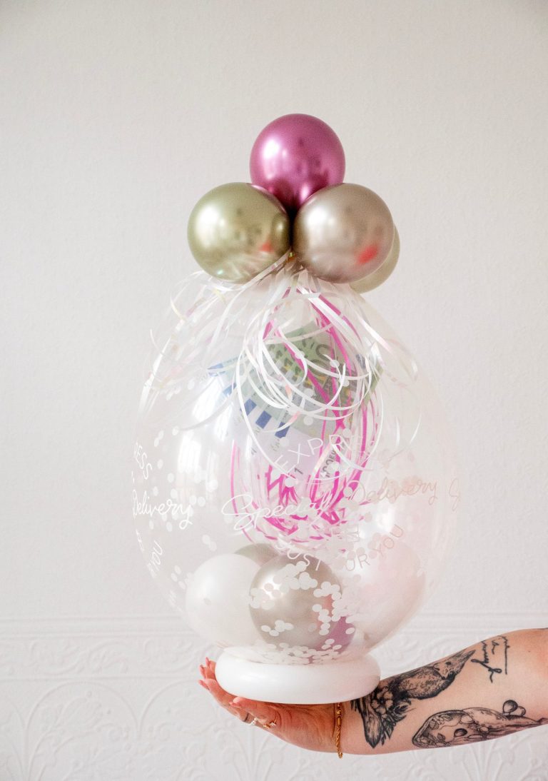 Ballonverpackung für Geldgeschenke in gold weiß zur Hochzeit